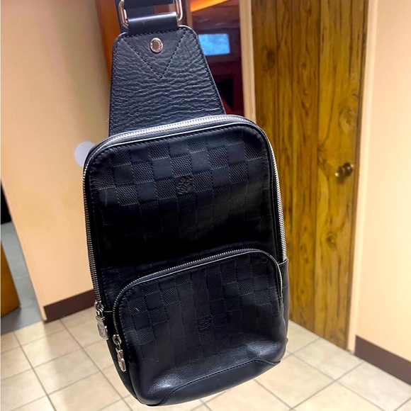 COPY - LOUIS VUITTON ,ORIGINAL MEN SLING BAG - Picture 9 of 15